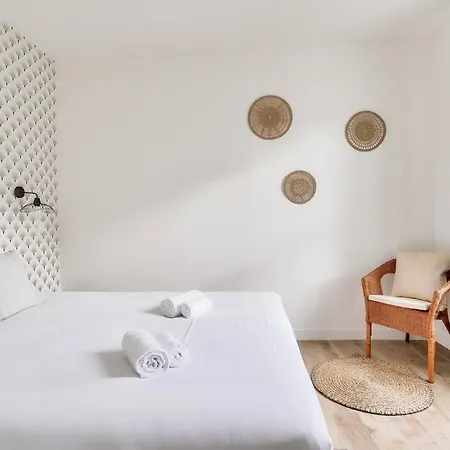 Bright For 2 People Just Ouside Paris Apartment *