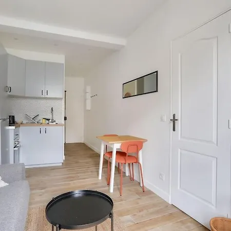 Bright For 2 People Just Ouside Paris Apartment Aubervilliers